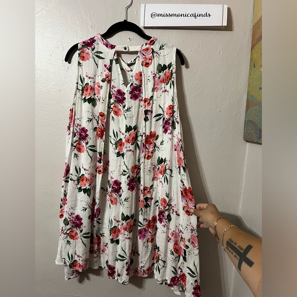UMGEE Sleeveless floral crisscross dress - Picture 2 of 6